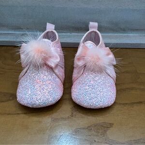 Adrienne vittadini Sparkly Pink Baby Shoes with bow and puff  baby sz 4